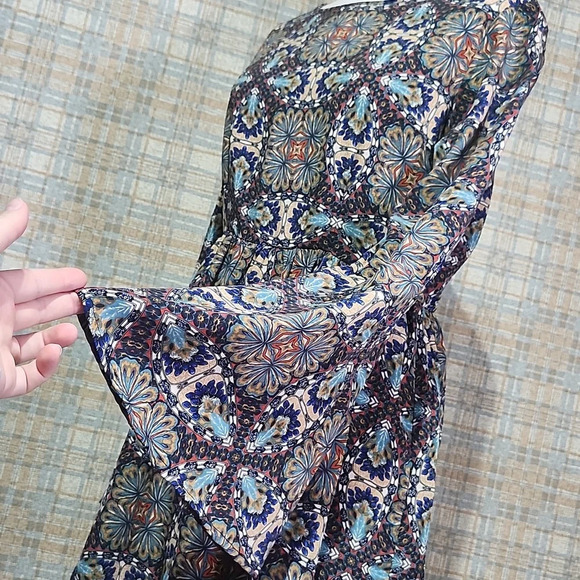 Retro Style Bell Sleeve Mini Dress – Psychedelic Print, Size Large, One Clot - Picture 7 of 9